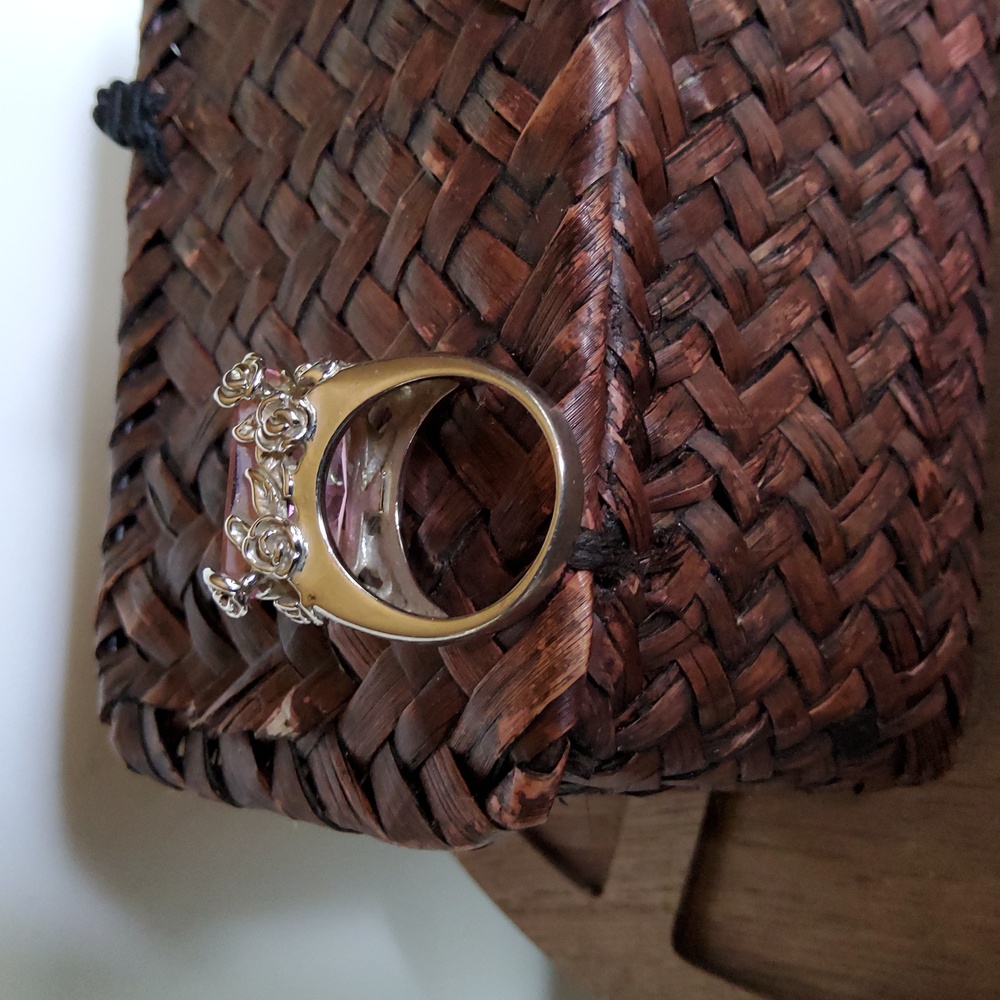 Elegant Silvertone Pink Stone Ring - Picture 3 of 7
